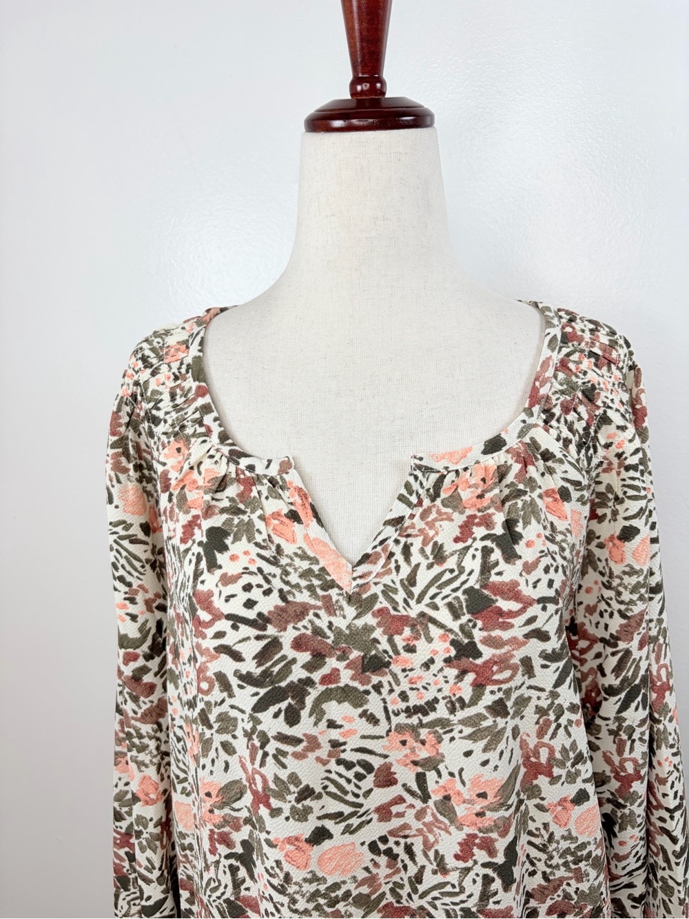 Jessica Simpson Abstract Print Top - Picture 4 of 7